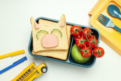 pranzo-al-sacco-con-cibo-pranzo-al-sacco-con-cibo-per-bambini-per-la-scuola