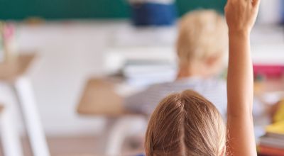 ragazza-che-conosce-la-migliore-risposta-per-la-domanda